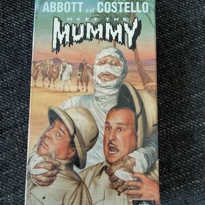 This is a vintage VHS of the comedy horror Abbott & Costello Meet the Mummy.